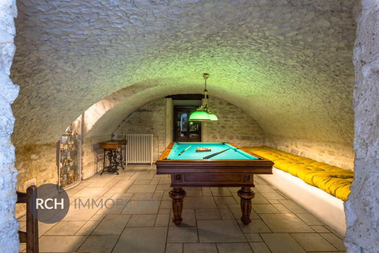 Photos du bien : Beynes – Maison aux beaux volumes avec piscine et dépendances