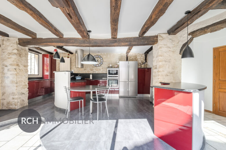 Photos du bien : Beynes – Maison aux beaux volumes avec piscine et dépendances