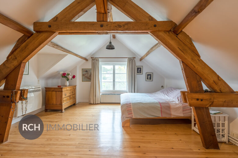 Photos du bien : Gambais – Propriété ancienne clos de murs avec dépendance