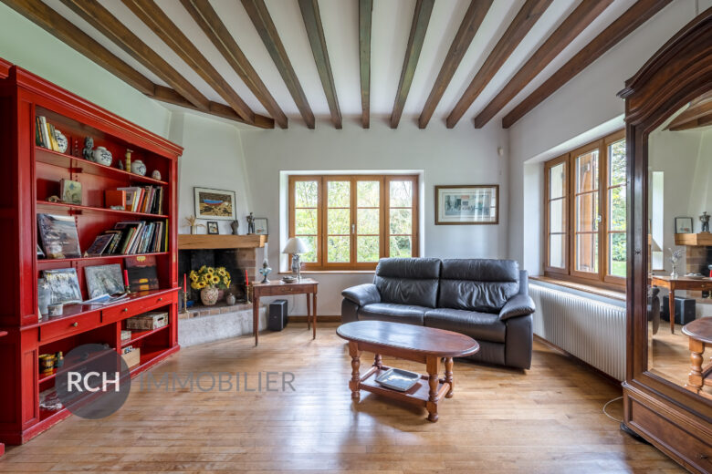 Photos du bien : Gambais – Propriété ancienne clos de murs avec dépendance