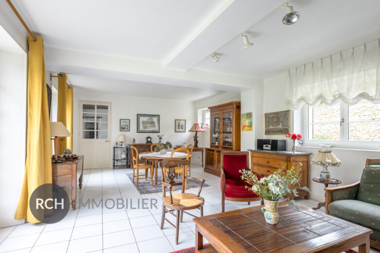 Photos du bien : Gambais – Propriété ancienne clos de murs avec dépendance
