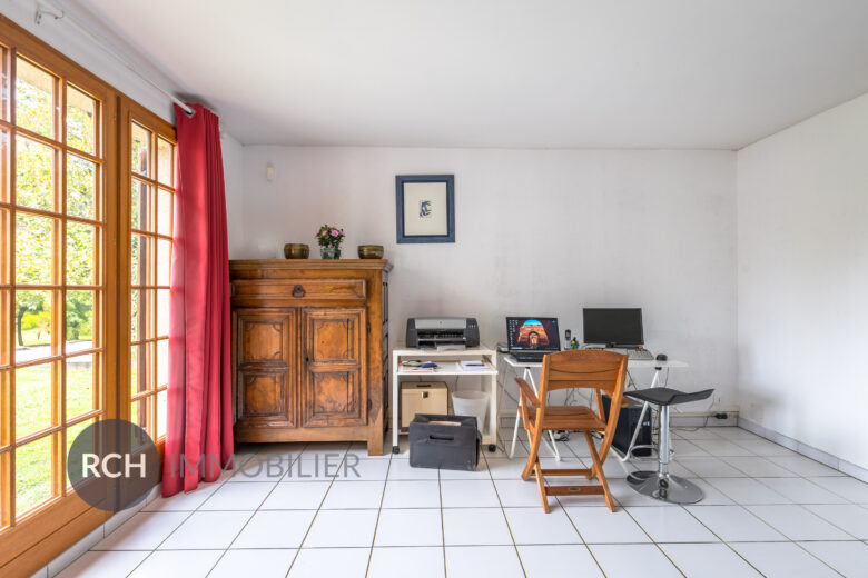 Photos du bien : Gambais – Propriété ancienne clos de murs avec dépendance