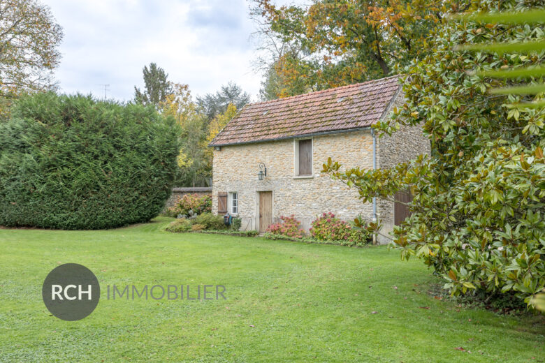 Photos du bien : Gambais – Propriété ancienne clos de murs avec dépendance