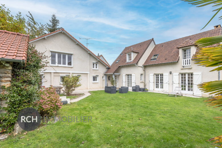 Photos du bien : Montfort-l’Amaury Centre – Charmante maison traditionnelle idéalement située