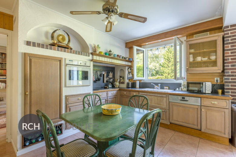 Photos du bien : Bazainville – Maison familiale avec piscine sur beau terrain arboré