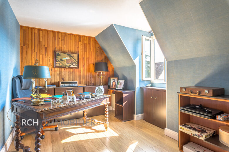 Photos du bien : Bazainville – Maison familiale avec piscine sur beau terrain arboré