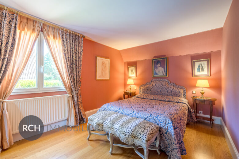 Photos du bien : Bazainville – Maison familiale avec piscine sur beau terrain arboré