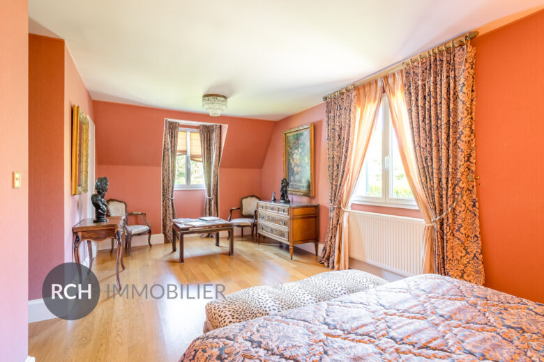 Photos du bien : Bazainville – Maison familiale avec piscine sur beau terrain arboré