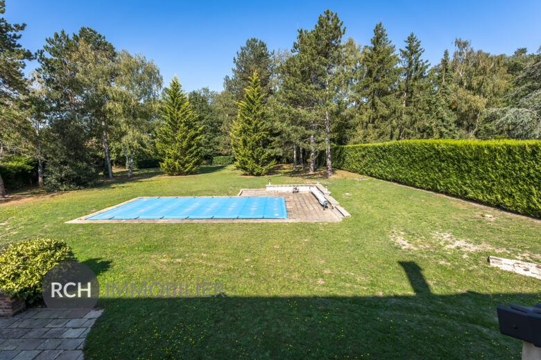 Photos du bien : Bazainville – Maison familiale avec piscine sur beau terrain arboré