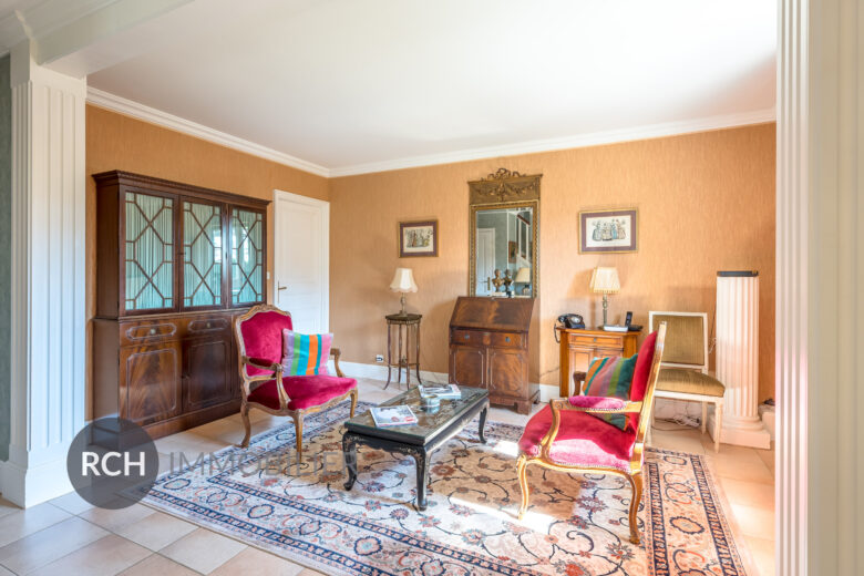 Photos du bien : Bazainville – Maison familiale avec piscine sur beau terrain arboré