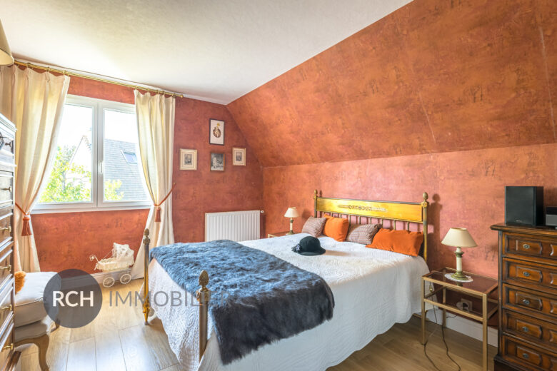 Photos du bien : Bazainville – Maison familiale avec piscine sur beau terrain arboré