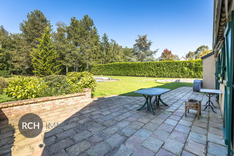Photos du bien : Bazainville – Maison familiale avec piscine sur beau terrain arboré