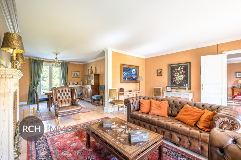 Photos du bien : Bazainville – Maison familiale avec piscine sur beau terrain arboré