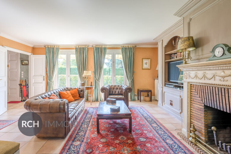 Photos du bien : Bazainville – Maison familiale avec piscine sur beau terrain arboré