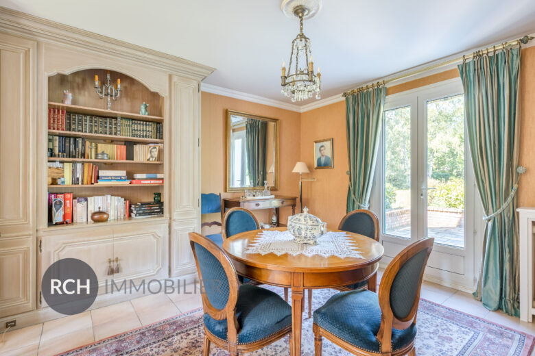 Photos du bien : Bazainville – Maison familiale avec piscine sur beau terrain arboré