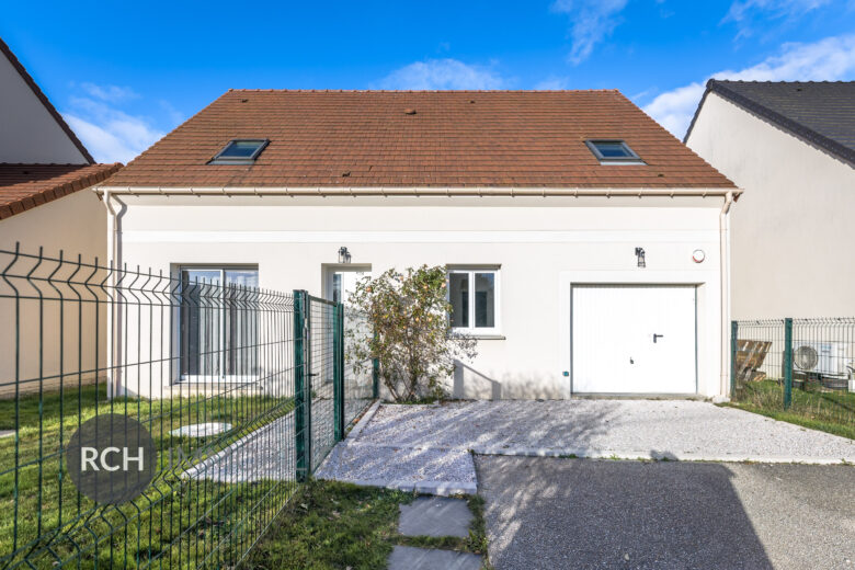 Photos du bien : Exclusivité – Condé-sur-Vesgre – Maison familiale avec joli jardin entièrement clos