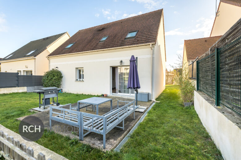 Photos du bien : Exclusivité – Condé-sur-Vesgre – Maison familiale avec joli jardin entièrement clos