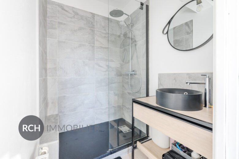 Photos du bien : Exclusivité – Condé-sur-Vesgre – Maison familiale avec joli jardin entièrement clos