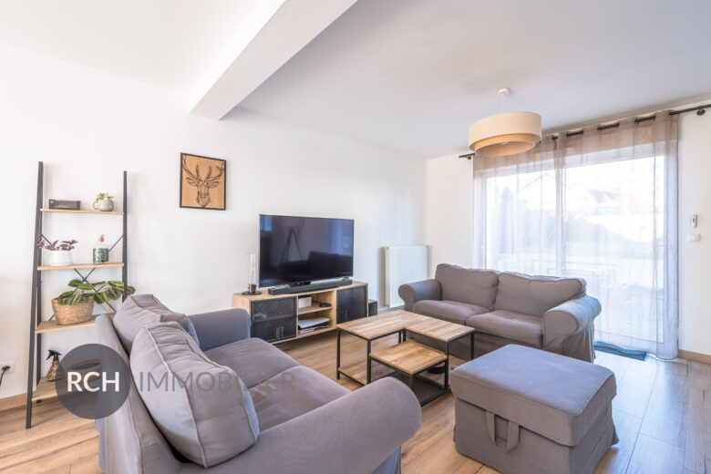 Photos du bien : Exclusivité – Condé-sur-Vesgre – Maison familiale avec joli jardin entièrement clos