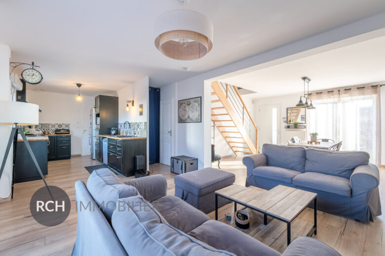 Photos du bien : Exclusivité – Condé-sur-Vesgre – Maison familiale avec joli jardin entièrement clos