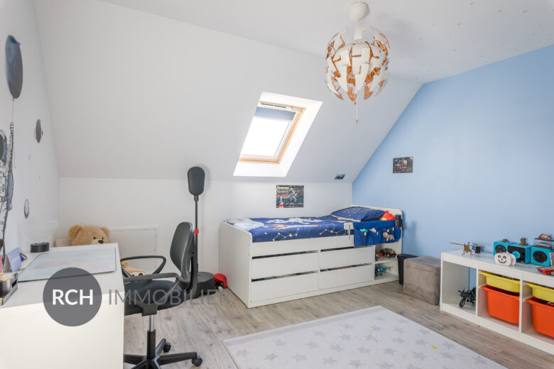 Photos du bien : Exclusivité – Condé-sur-Vesgre – Maison familiale avec joli jardin entièrement clos