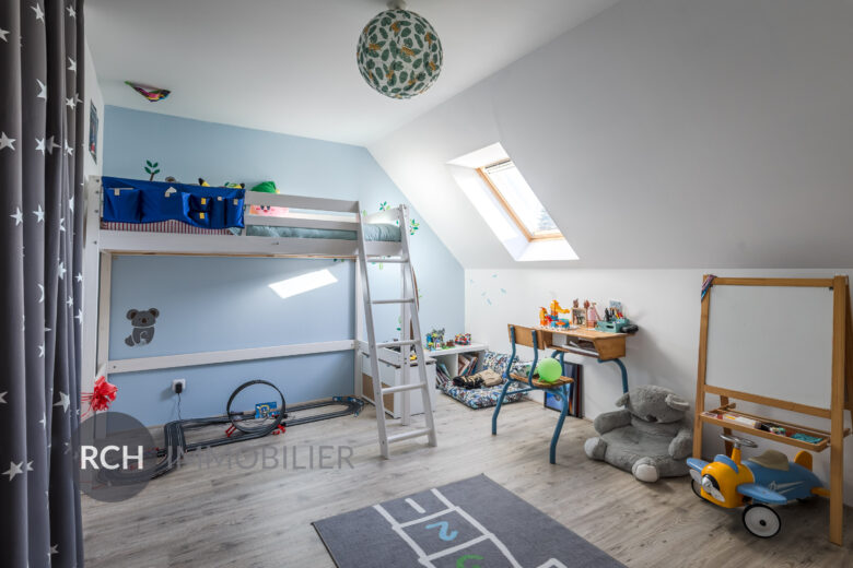 Photos du bien : Exclusivité – Condé-sur-Vesgre – Maison familiale avec joli jardin entièrement clos