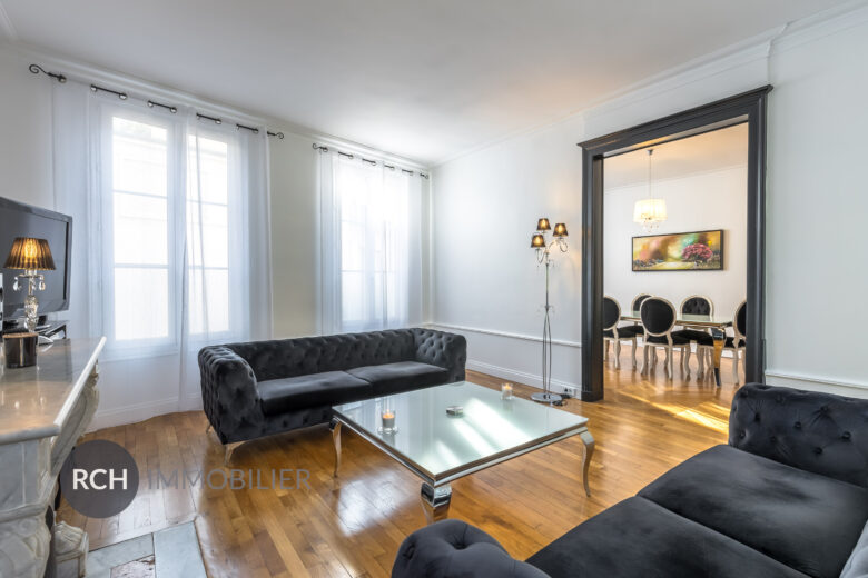 Photos du bien : Au coeur du centre historique de Dreux – Grande maison de Maître rénovée avec joli jardin arboré