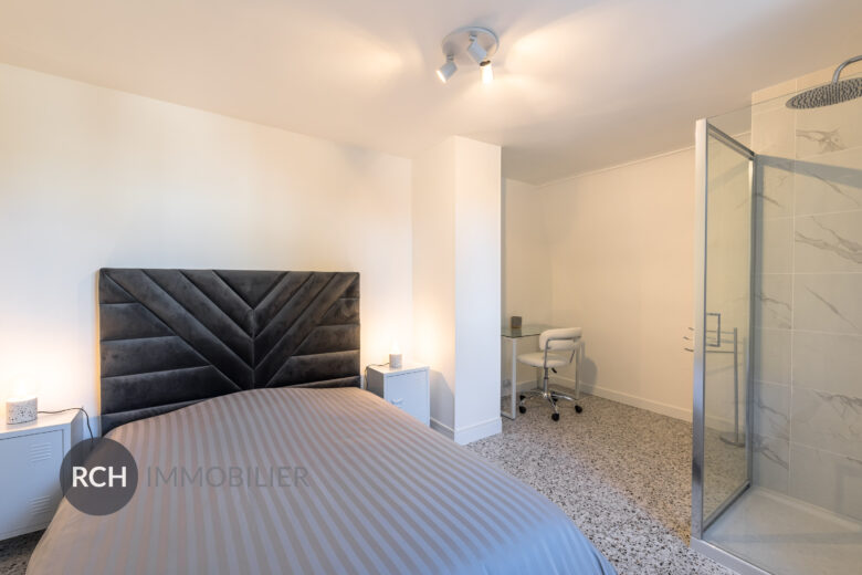 Photos du bien : Au coeur du centre historique de Dreux – Grande maison de Maître rénovée avec joli jardin arboré