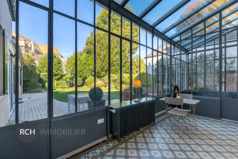 Photos du bien : Au coeur du centre historique de Dreux – Grande maison de Maître rénovée avec joli jardin arboré