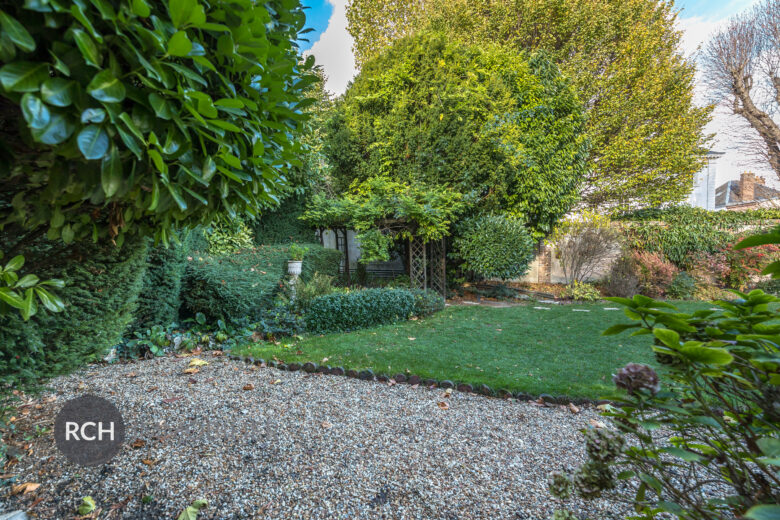 Photos du bien : Au coeur du centre historique de Dreux – Grande maison de Maître rénovée avec joli jardin arboré