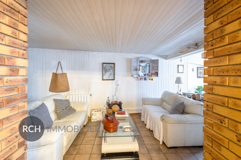 Photos du bien : Vieux Plaisir – Maison de ville avec jardin privatif clos de murs