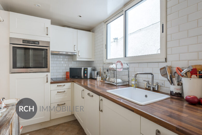 Photos du bien : Vieux Plaisir – Maison de ville avec jardin privatif clos de murs