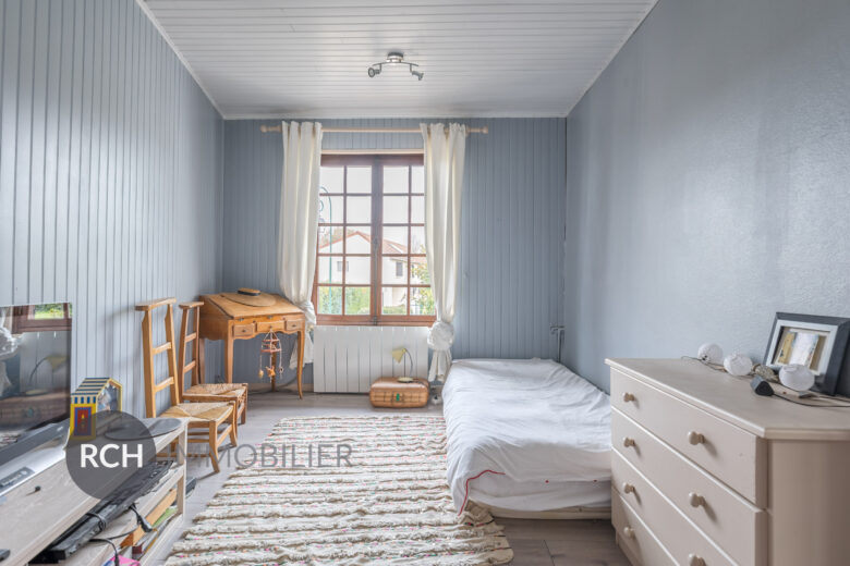 Photos du bien : Vieux Plaisir – Maison de ville avec jardin privatif clos de murs