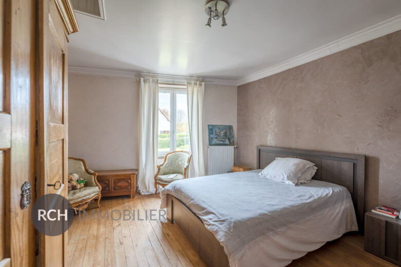 Photos du bien : Vieux Plaisir – Maison de ville avec jardin privatif clos de murs