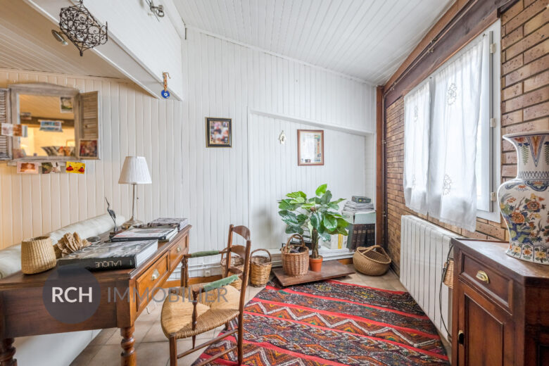 Photos du bien : Vieux Plaisir – Maison de ville avec jardin privatif clos de murs