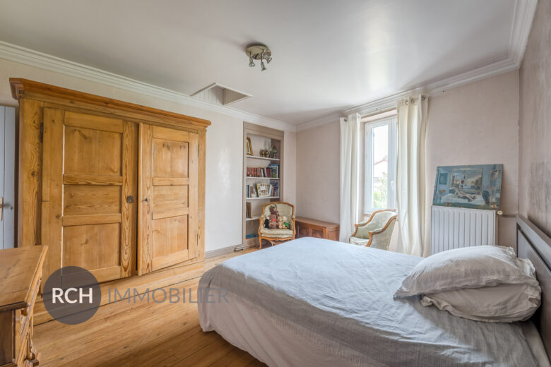 Photos du bien : Vieux Plaisir – Maison de ville avec jardin privatif clos de murs