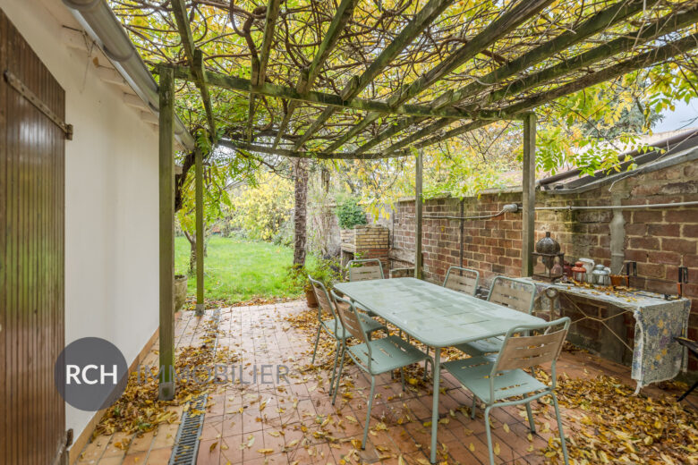 Photos du bien : Vieux Plaisir – Maison de ville avec jardin privatif clos de murs
