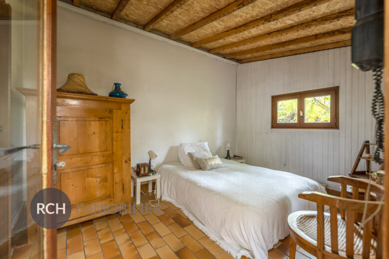 Photos du bien : Vieux Plaisir – Maison de ville avec jardin privatif clos de murs