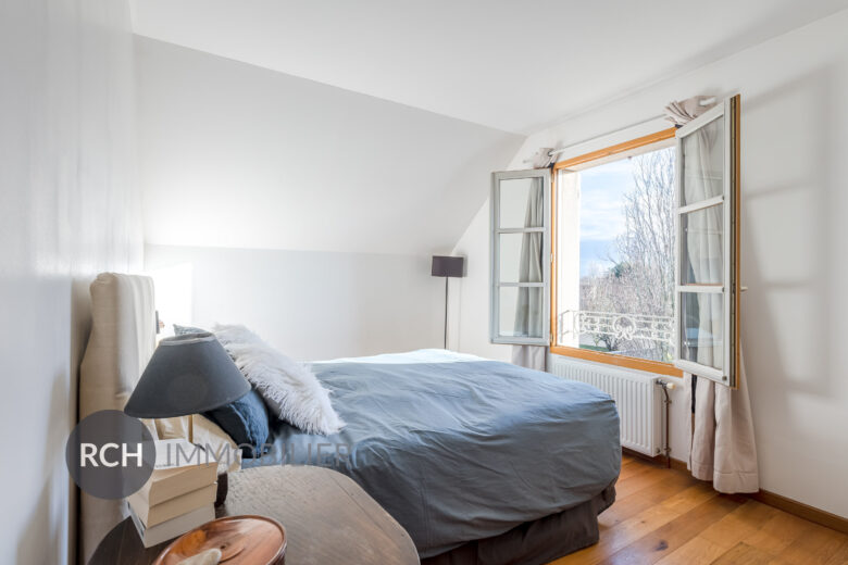 Photos du bien : A Thoiry – Belle maison familiale en coeur de village avec commodités à pied