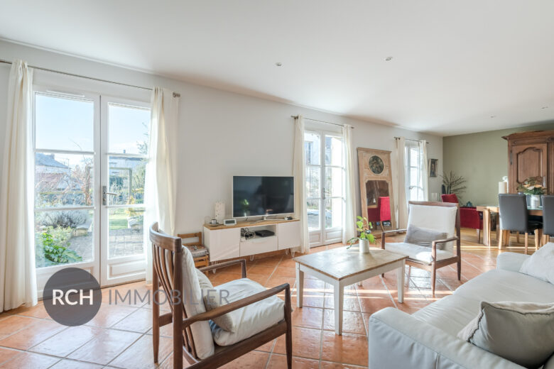 Photos du bien : A Thoiry – Belle maison familiale en coeur de village avec commodités à pied