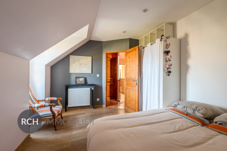 Photos du bien : A Thoiry – Belle maison familiale en coeur de village avec commodités à pied