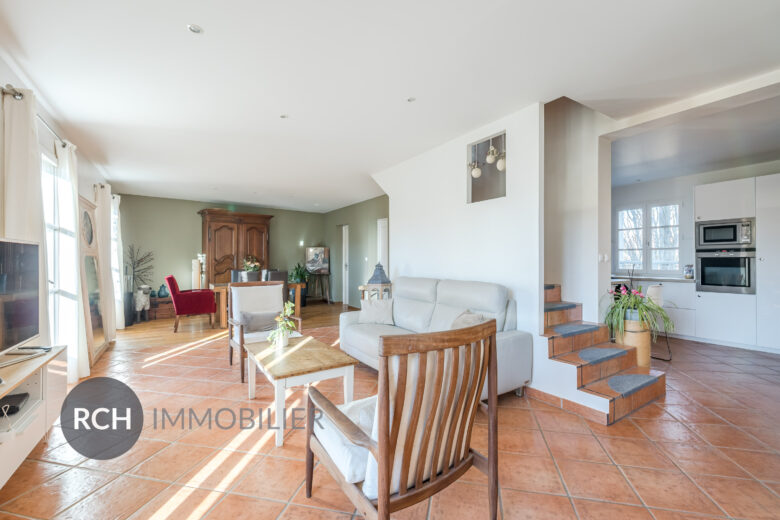 Photos du bien : A Thoiry – Belle maison familiale en coeur de village avec commodités à pied