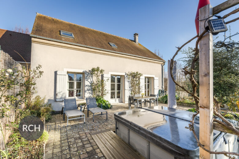 Photos du bien : A Thoiry – Belle maison familiale en coeur de village avec commodités à pied