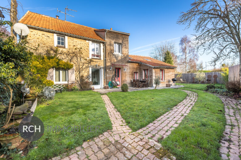 Photos du bien : Exclusivité – Grosrouvre – Jolie maison ancienne dans un environnement verdoyant