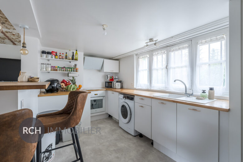 Photos du bien : Exclusivité – Méré – Appartement rénové de deux pièces situé au rez-de-chaussée