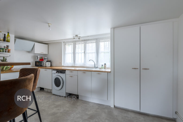 Photos du bien : Exclusivité – Méré – Appartement rénové de deux pièces situé au rez-de-chaussée