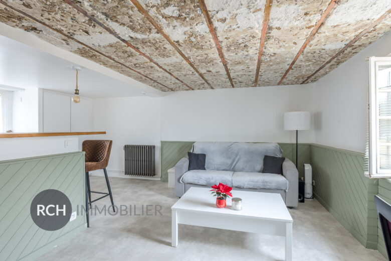 Photos du bien : Exclusivité – Méré – Appartement rénové de deux pièces situé au rez-de-chaussée