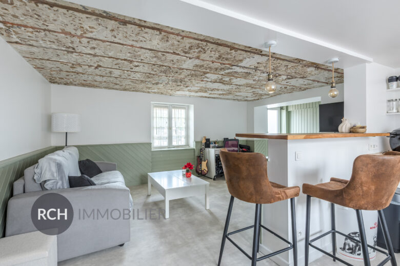 Photos du bien : Exclusivité – Méré – Appartement rénové de deux pièces situé au rez-de-chaussée