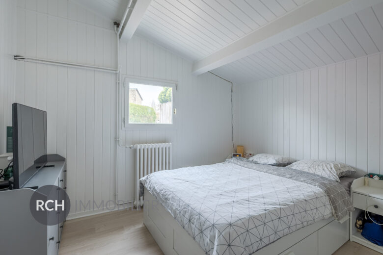 Photos du bien : Exclusivité – Méré – Appartement rénové de deux pièces situé au rez-de-chaussée