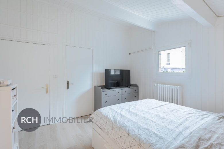 Photos du bien : Exclusivité – Méré – Appartement rénové de deux pièces situé au rez-de-chaussée